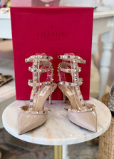 VALENTINO GARAVANI  Rockstud Caged Pump -  Nude Patent EU38