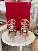 VALENTINO GARAVANI  Rockstud Caged Pump -  Nude Patent EU38